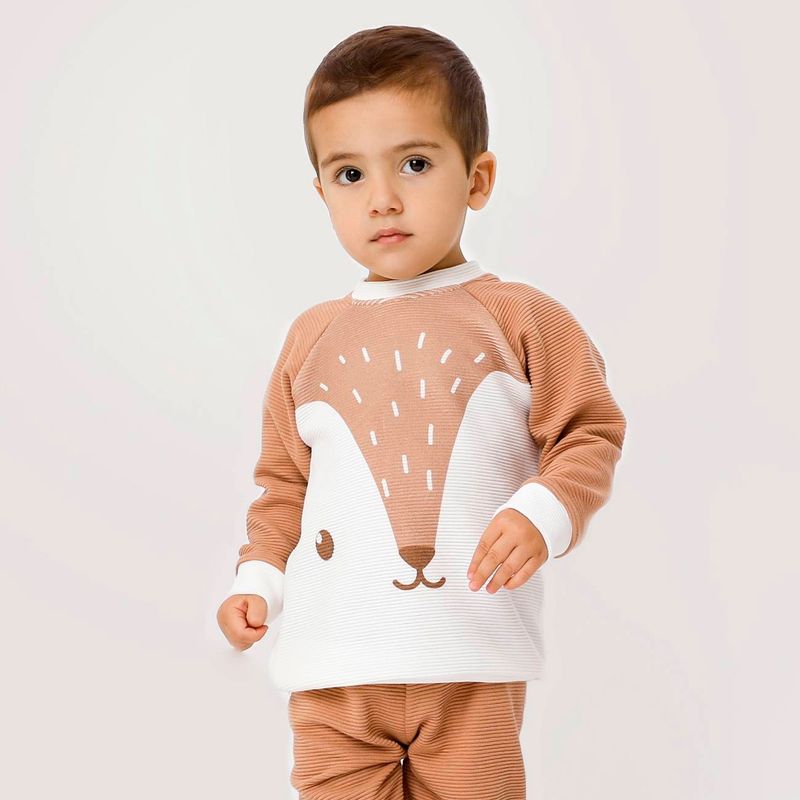 Tracksuit (t-shirt + pants)