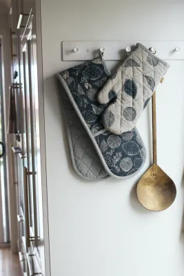 Oven Gloves &amp; Pot Holders