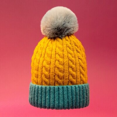 GRETA BOBBLE HAT