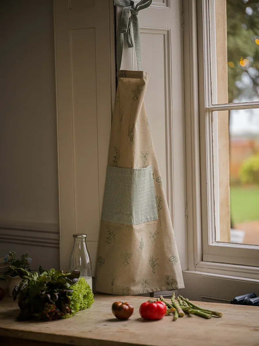 The Vegetable Patch Apron - Pea Green