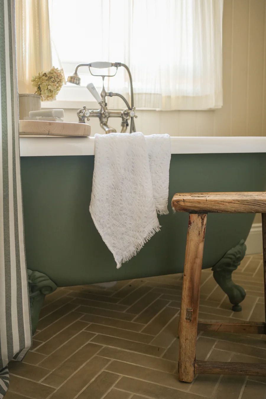 The Chantilly Hand Towel 50 x 70cm White