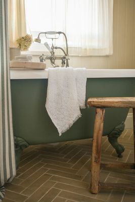 The Chantilly Hand Towel 50 x 70cm White