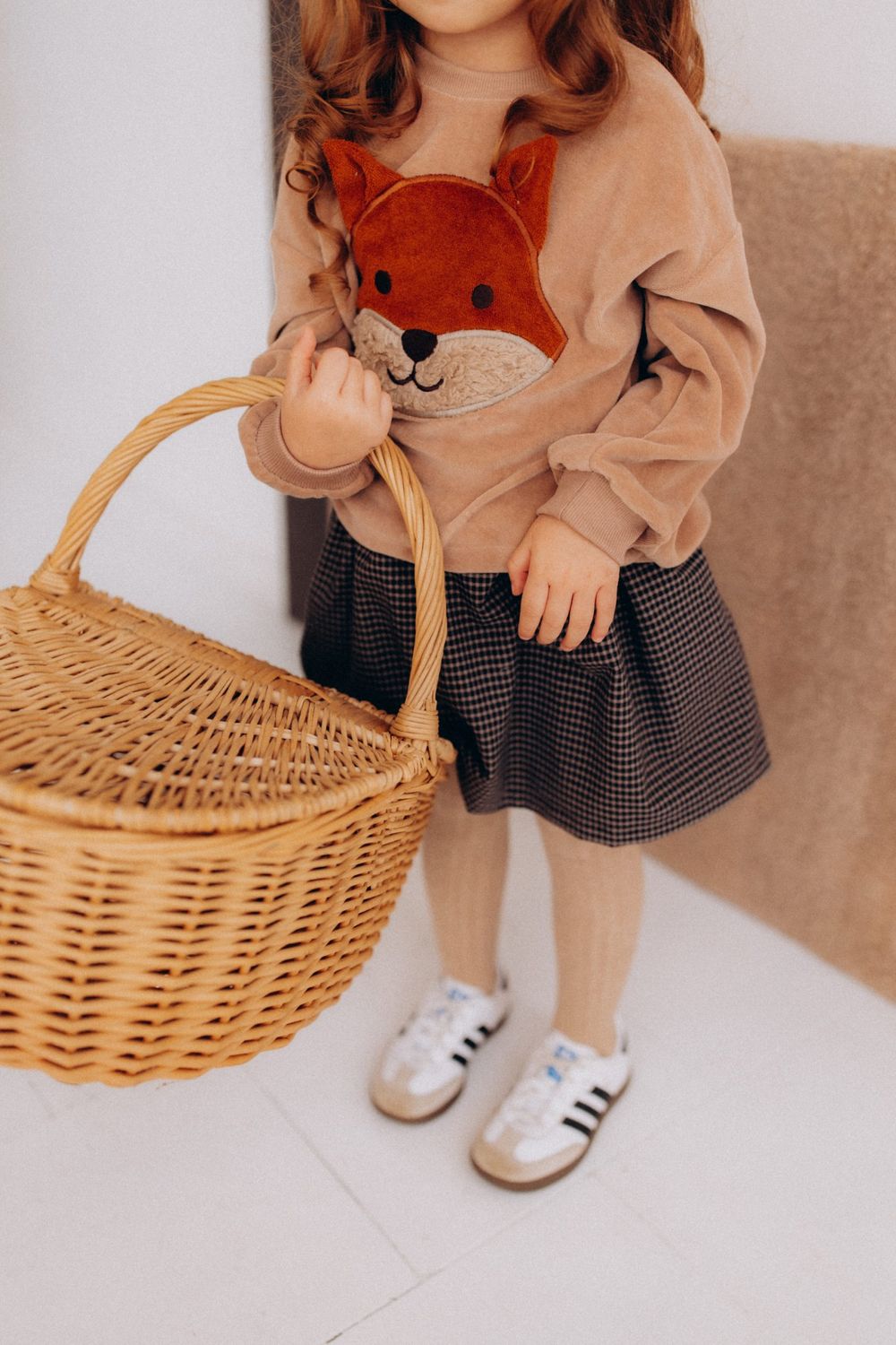 EMBROIDERED SWEATER