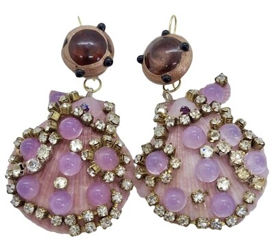 Shell 🐚 earrings decorated and encrusted with vintage elements, inspired by Fulco di Verdura