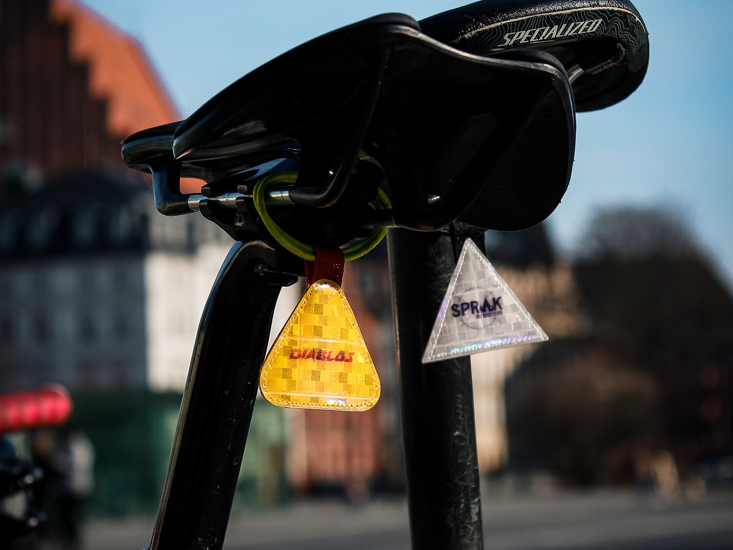 Reflector pod siodło