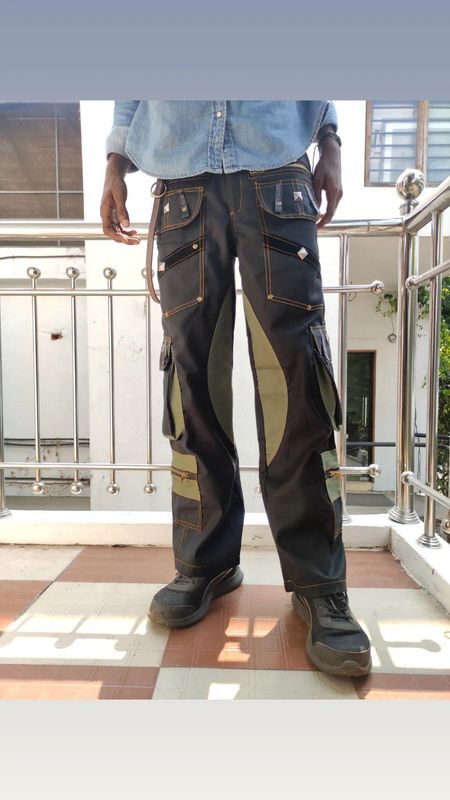 Black cotton 12 pockets cargo pants!