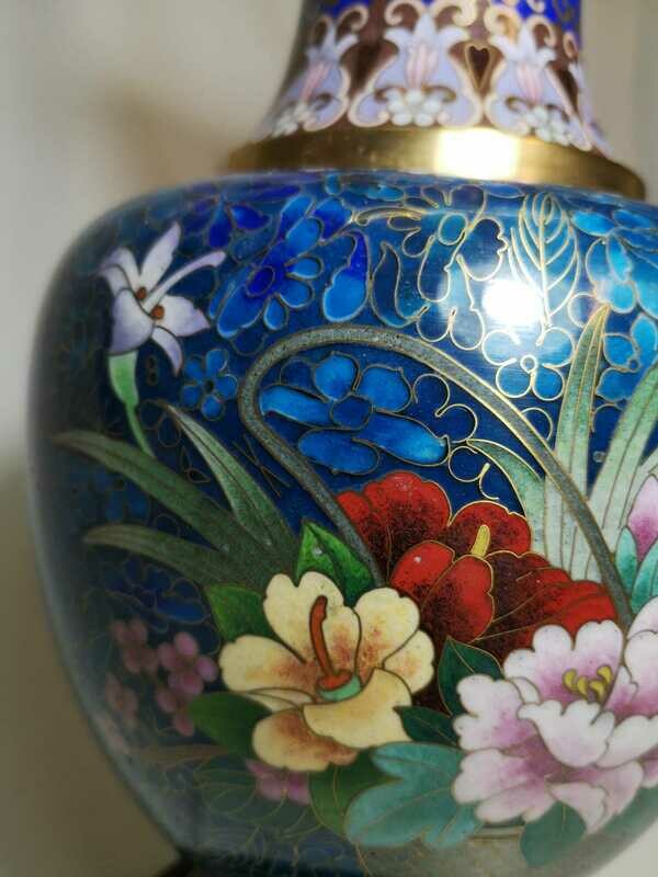 Anfora Cloisonné - H 37 cm - Sfondo Turchese con base Legno di Rosa