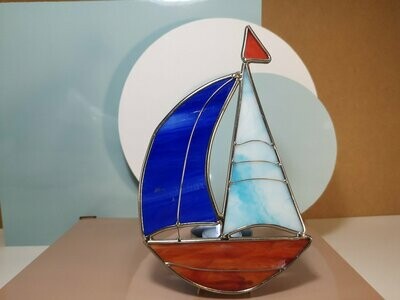 Barca a Vela Grande in Vetro Artistico Tiffany con Tea Light - H 19 cm - C2A058 Barca a Vela Grande in Vetro Artistico Tiffany con Tea Light - H 19 cm - C2A058