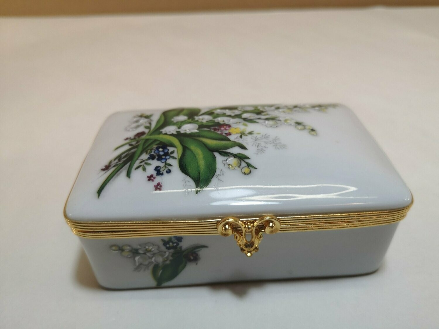 Scatola Porta Gioie Cernierata Mughetti Porcellana Limoges Ritocco a Mano  - H 4,5 cm