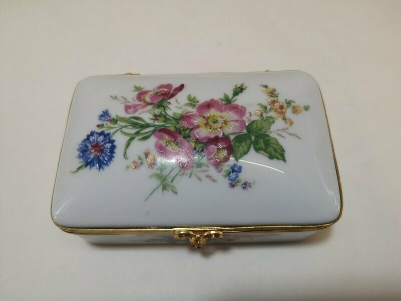 Scatola Porta Gioie Cernierata Porcellana Limoges Decoro fiori Ritocco a Mano - H 4,5 cm Scatola Porta Gioie Cernierata Porcellana Limoges Decoro fiori Ritocco a Mano - H 4,5 cm