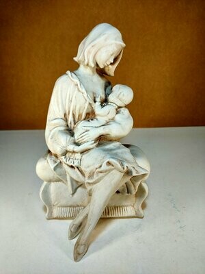 Maternità in Porcellana bisquit anticata Capodimonte H 22 cm