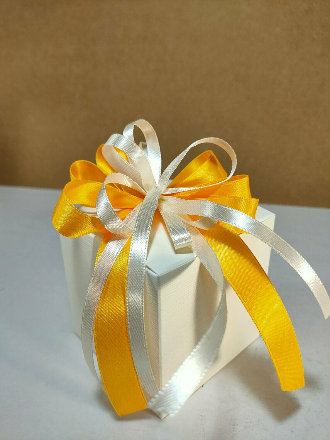 Ciotolina Porcellana Decoro Blu Oro Linea Sole Diametro 8 cm - Art. C4A024/CT, Vuoi la Scatola con Confezione 5 Confetti mandorla intera e nastri?: Si, con colori che deciderò in seguito