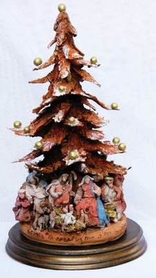 Presepe in Cotto con abete , luce e base legno
