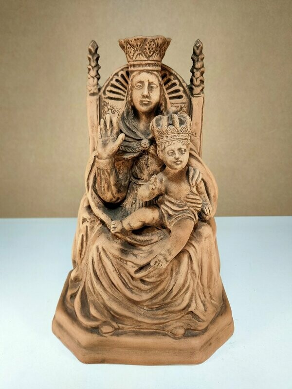 Madonna dell'Aiuto in cotto opera di Mario S. Luise H 28 cm Madonna dell'Aiuto in cotto opera di Mario S. Luise H 28 cm