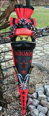 Schultüte Zuckertüte mit Ninjago Kai Maske und Lichtschwert