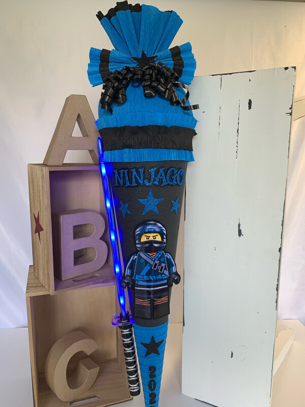 Schultüte Zuckertüte mit Ninjago Jay +Lichtschwert Schultüte Zuckertüte mit Ninjago Jay +Lichtschwert