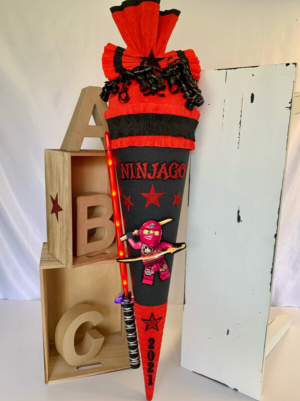 Schultüte Zuckertüte mit Ninjago Kai +Lichtschwert