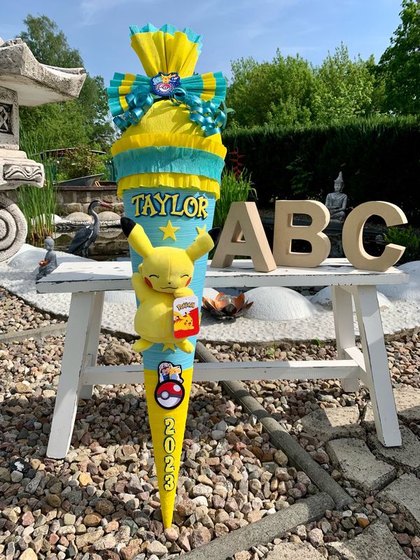 Schultüte Zuckertüte mit Pokémon Pikachu Plüschfigur Schultüte Zuckertüte mit Pokémon Pikachu Plüschfigur