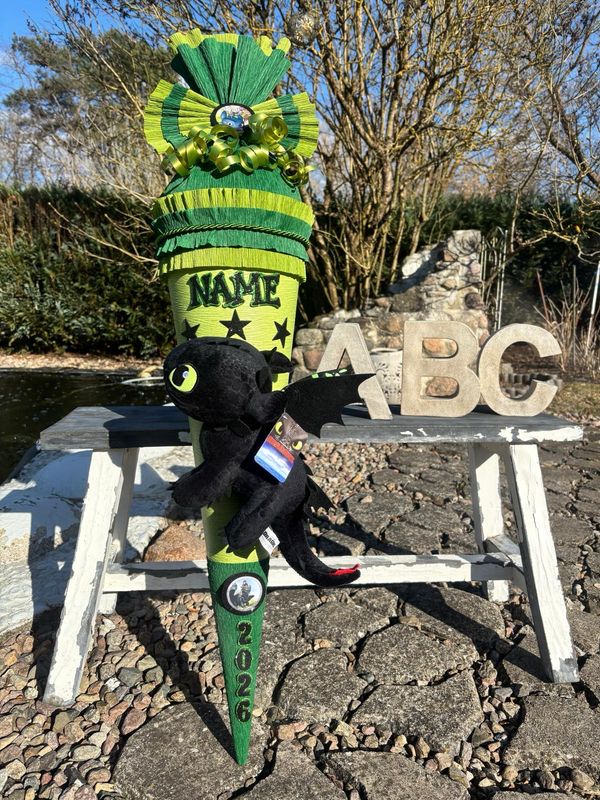 Schultüte Zuckertüte mit Dragons Ohnezahn Plüschfigur Schultüte Zuckertüte mit Dragons Ohnezahn Plüschfigur