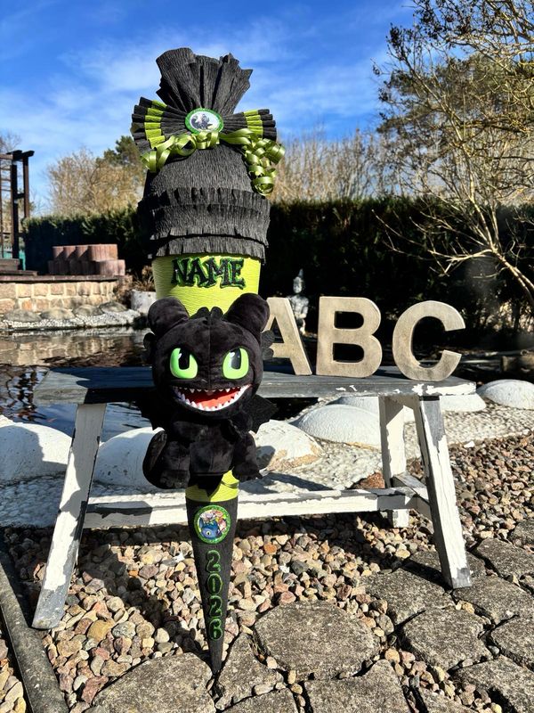 Schultüte Zuckertüte mit Dragons Ohnezahn Plüschfigur Einzelstück Schultüte Zuckertüte mit Dragons Ohnezahn Plüschfigur Einzelstück