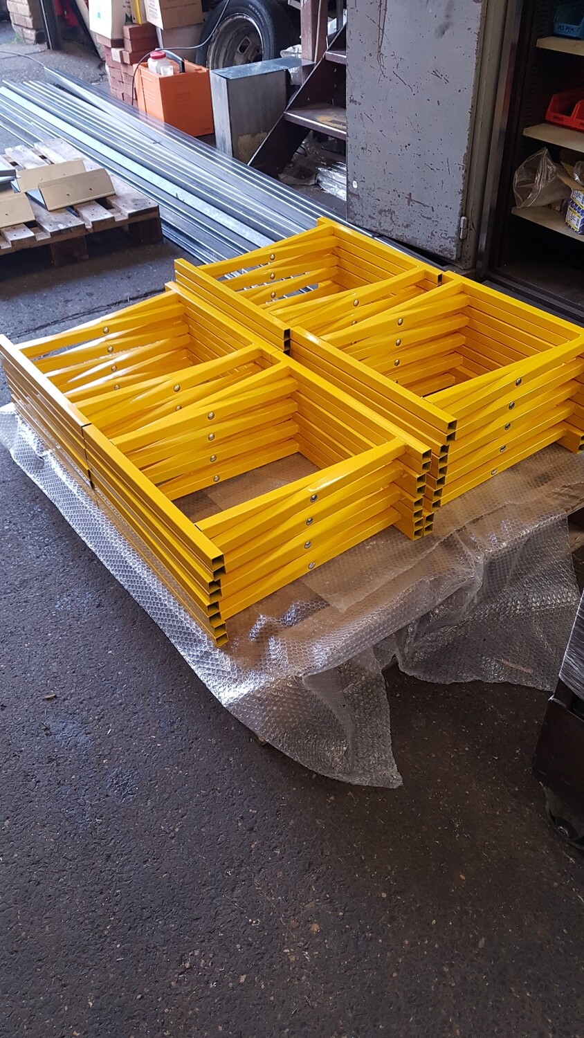 Spot Board Stand 500mm and extenders as disscussed. pallet delivery ( Ash)
