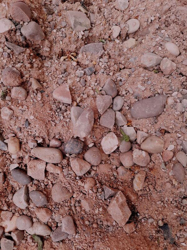 Loose Sand & Gravel (Ballast) *Also available in 40Kg Bags*