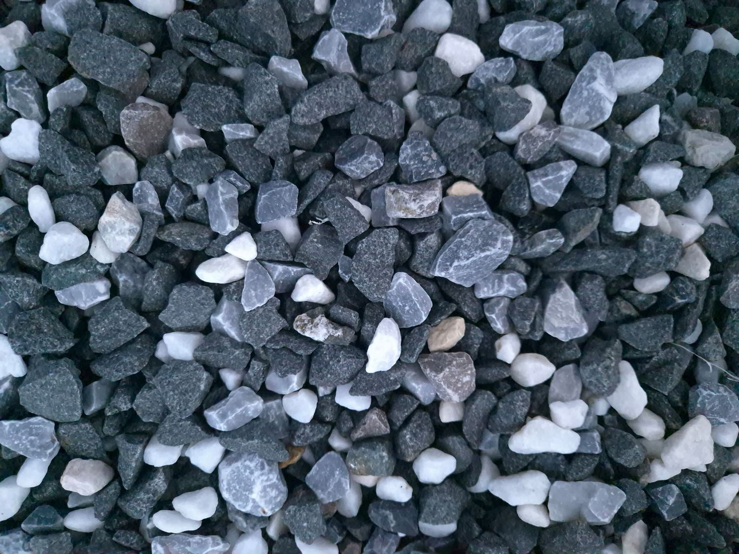 Black Ice (Midnight Ice) 20mm *20Kg Bag