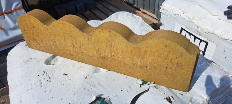 Edgelock Buff Scalloped Top Path Edging 600x150x50mm