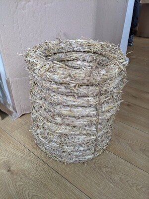 Straw bases, round and hearts in varying sizes. Packs of 5 Price includes post