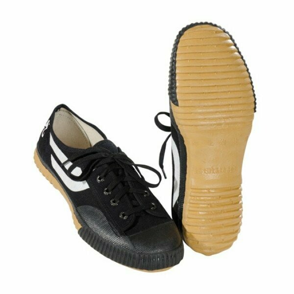 Schwarze Segeltuchschuhe