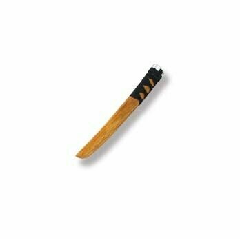 Tanto aus Roteiche mit Griffwicklung Tanto aus Roteiche mit Griffwicklung