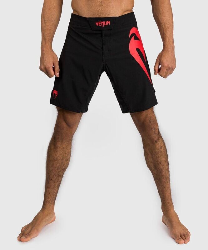 Venum Light 5.0 Fightshorts Schwarz/Rot Venum Light 5.0 Fightshorts Schwarz/Rot