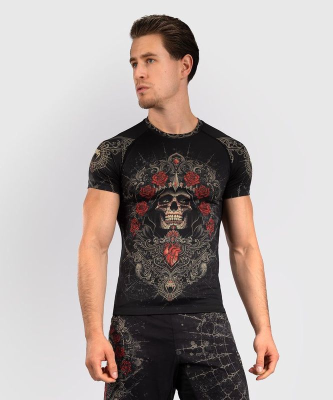 VenumSanta Muerte 5.0 Kurzarm-Rashguard - Schwarz/Gold VenumSanta Muerte 5.0 Kurzarm-Rashguard - Schwarz/Gold
