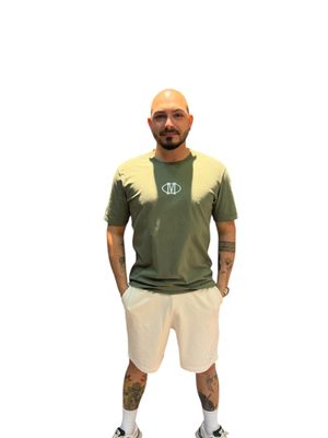 T-Shirt Mathews mit Backprint in Khaki T-Shirt Mathews mit Backprint in Khaki