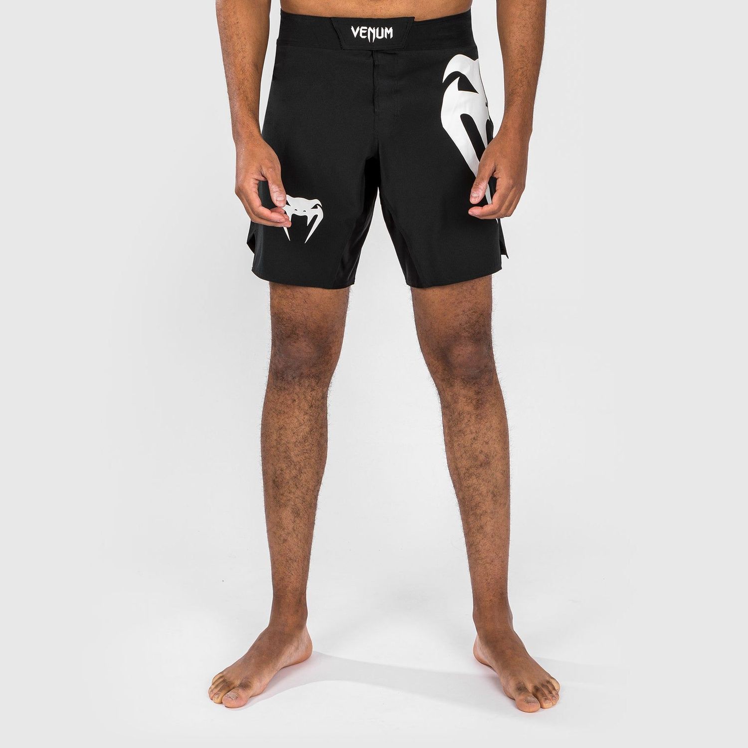 Venum Light 5.0 Fightshorts Weiß-Schwarz