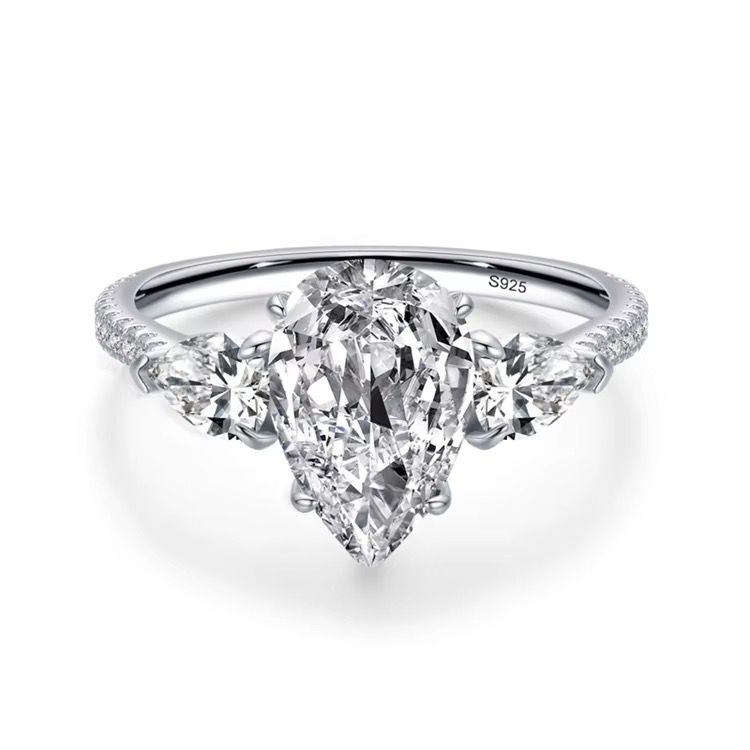 Rhandzu Pear Shaped Ring