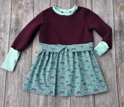 Handgemachte Girly Sweater von *Mini Tilli by Sonja* sind coole und gleichzeitig superschicke Kleider und passen zu jedem Anlass und zu jeder Jahreszeit.