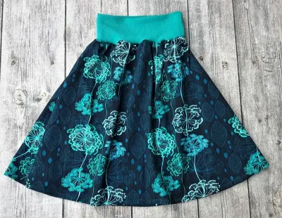 Handmade Kinderröcke Röcke von Mini Tilli by Sonja aus Jerseystoffen sind besonders im Sommer ein angenehmes Kleidungsstück und sorgen für ein luftiges Tragegefühl. Sie sind als Tellerröcke geschnitten und fallen so locker und leicht.