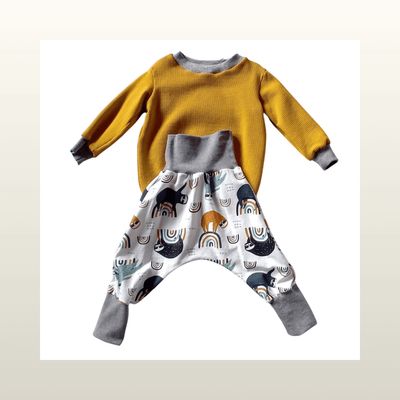 Handmade Baby Sets und Strampler von *Mini Tilli by Sonja* gehören unbedingt zur Erstausstattung von Neugeborenen.