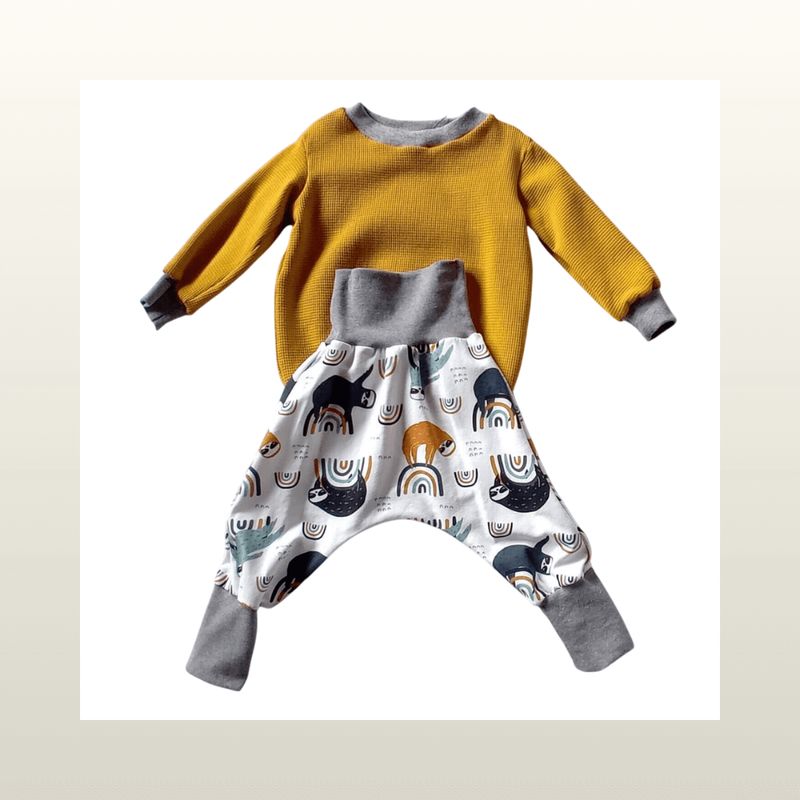 Handmade Baby Sets und Strampler von *Mini Tilli by Sonja* gehören unbedingt zur Erstausstattung von Neugeborenen.