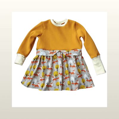 Handgemachter Girly Sweater von Mini Tilli by Sonja - mit Schößchen und herrlich bequem, wunderbar kombinierbar