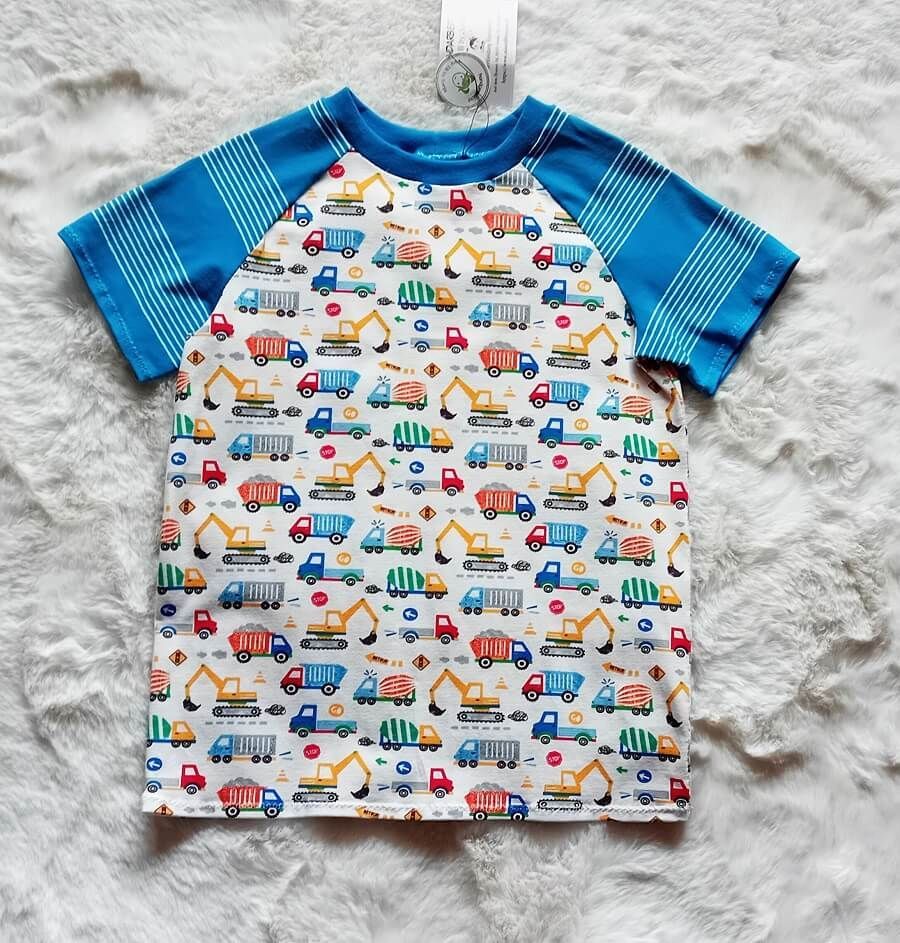 Kinder T-Shirt BAUFAHRZEUGE in Gr. 128 Kinder T-Shirt BAUFAHRZEUGE in Gr. 128