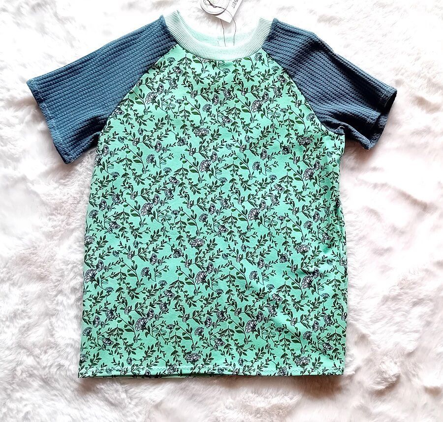 Kinder T-Shirt NELKEN in Gr. 128 Kinder T-Shirt NELKEN in Gr. 128