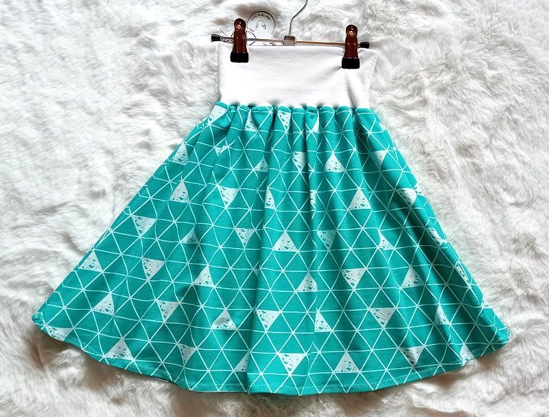 Kinderrock Tellerrock DREIECKE in Gr. 134/140 Kinderrock Tellerrock DREIECKE in Gr. 134/140