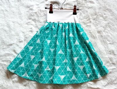 Kinderrock Tellerrock DREIECKE in Gr. 134/140 Kinderrock Tellerrock DREIECKE in Gr. 134/140