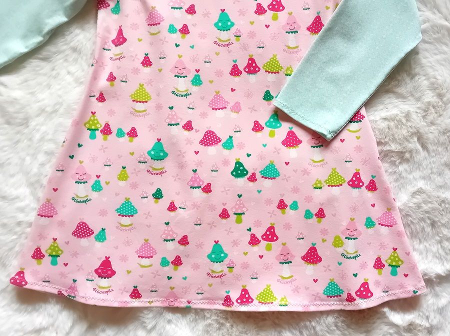 Kinderkleid langarm  BUNTE PILZE in Gr. 104