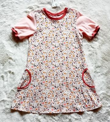 Kinderkleid Sommerkleid KLEINE BLUMEN in Gr. 116 und 140 Kinderkleid Sommerkleid KLEINE BLUMEN in Gr. 116 und 140