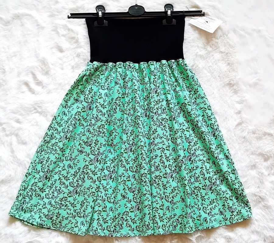 Damenrock Tellerrock  NELKEN  in Universal  Gr. 36-40 Damenrock Tellerrock  NELKEN  in Universal  Gr. 36-40