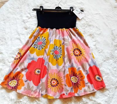 Damenrock Tellerrock  FLOWERS  in Universal Gr. 40-44 Damenrock Tellerrock  FLOWERS  in Universal Gr. 40-44