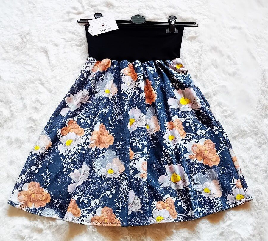 Damenrock Tellerrock  WINTERBLUMEN in Universal  Gr. 40-44 Damenrock Tellerrock  WINTERBLUMEN in Universal  Gr. 40-44